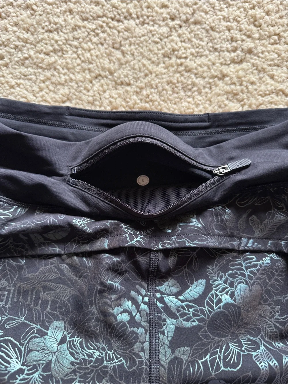 *Like New* Lululemon Speed Shorts | Size 6 - Picture 3 of 5